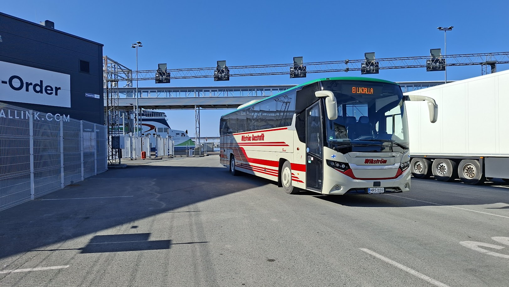 Kui ma Kosele jõudsin, olid kõik mehed tööl. Nad ütlesid, et annavad mulle bussi alles siis kätte, kui ma selle neilt ise ära võtan! Olen varem Soomes käinud, o